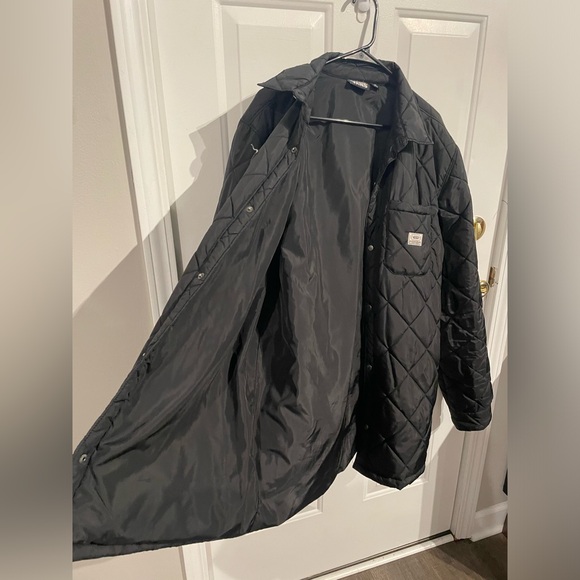 Vans men’s quilted black lightweight coat size XL pocketed small hole see notes - Picture 3 of 8